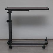 Állványos asztal barna asztallappal felállás segítő fotelhez