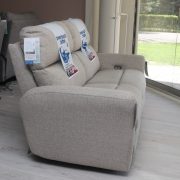 2 személyes relax kanapé motoros kivitelben drapp színű szövet kárpittal - McPherson