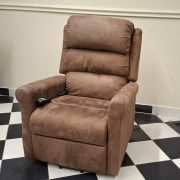 Felállást segítő fotel - kétmotoros (független lábtartó és háttámla mozgatás) - csokoládé barna Microfiber kárpittal - használt - Soddy