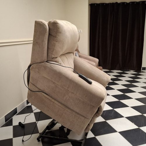 Két motoros felállást segítő fotel (független lábtartó és háttámla mozgatás) bézs színű szövet kárpittal - használt - Warner
