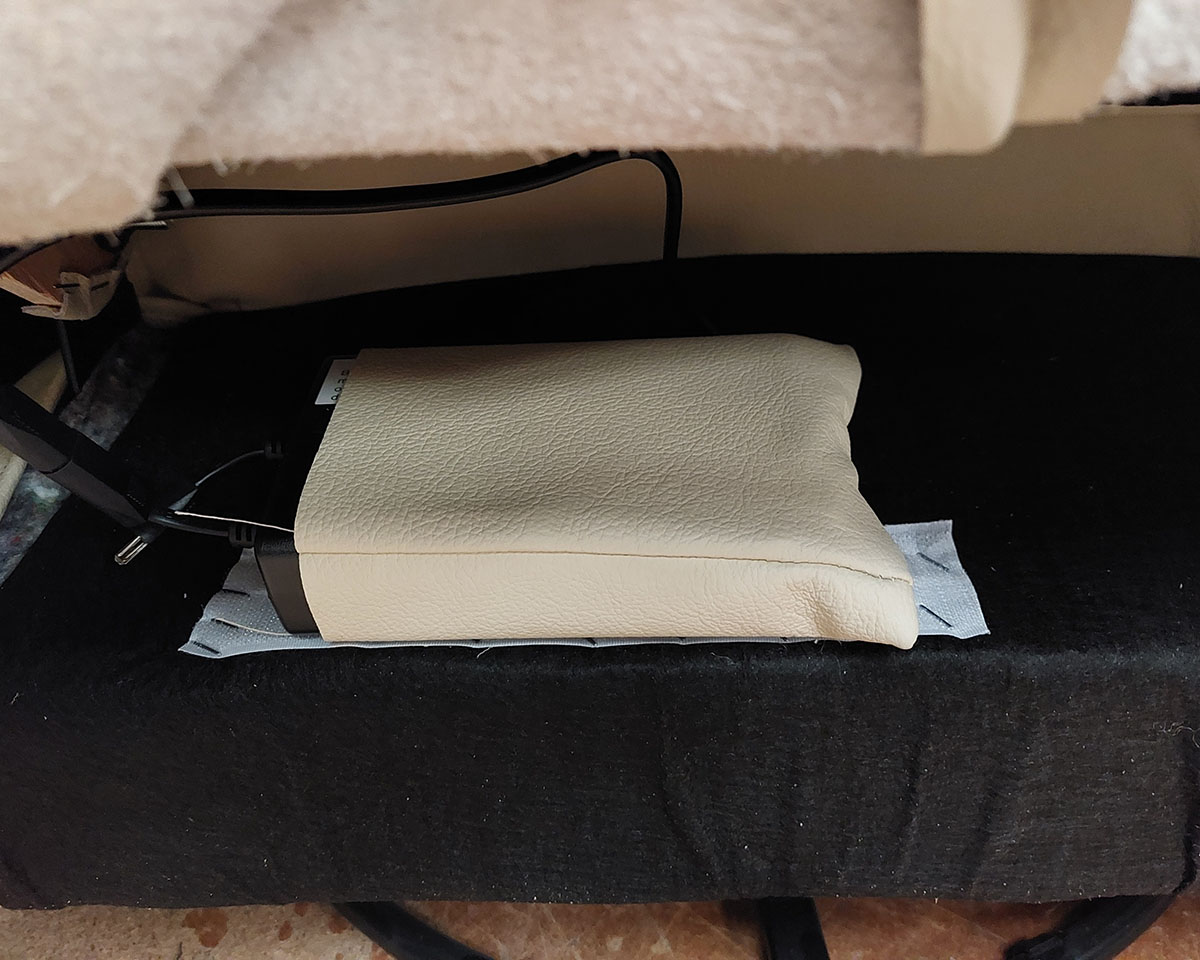 Akkumulátor rögzítése a fotelben