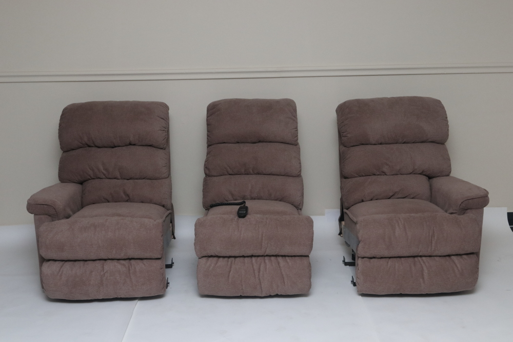 3 személyes relax kanapé helyszínen szerelhető típus - Preston