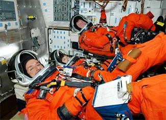 Relax fotel ülés pozícióban az amerikai űrhajósok kilövéskor
